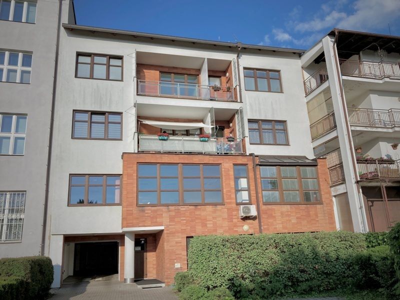 Pronájem bytu 2+kk, 62 m2 v centru Nového Města n/Met. - titulní obrázek